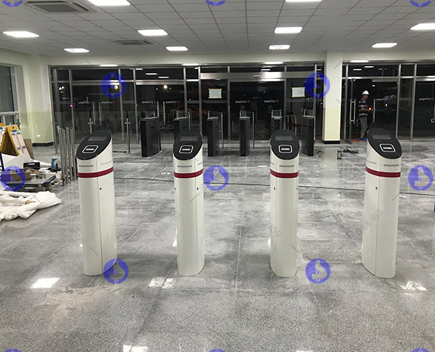 大型工廠(chǎng)高檔翼閘案例：樂(lè)金顯示（南京）高檔速通門(mén)項(xiàng)目