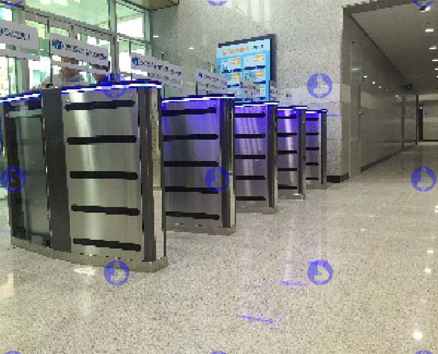 校園閘機(jī)案例--韓國(guó)釜慶大學(xué)高檔翼閘項(xiàng)目